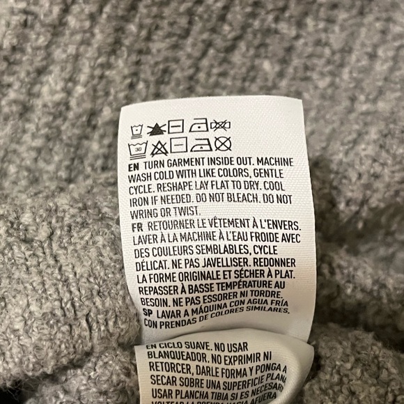 American Eagle Outfitters Women’s Gray Cropped Off the Shoulder Sweater. Size M. - Picture 6 of 6